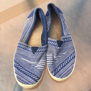 Blue Toms Size 8
